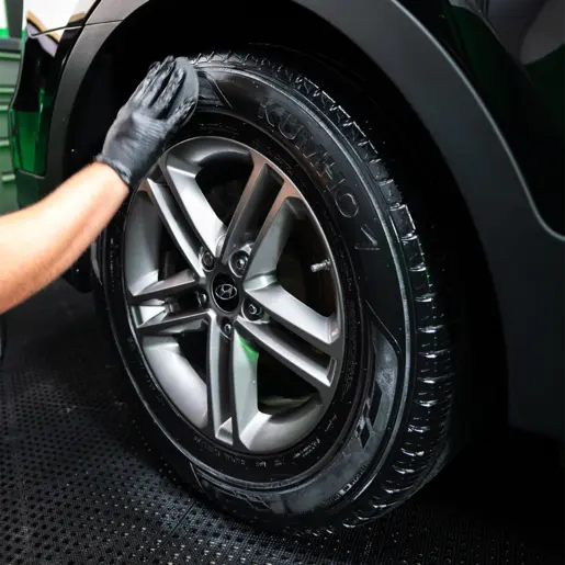 Renovador De Neumáticos TURTLE WAX Grafeno Acrílico Tire 769 ml